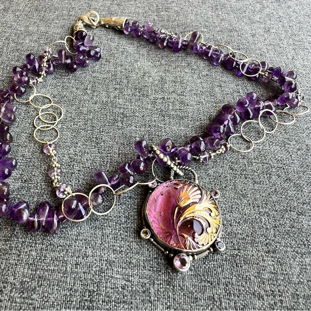 Mars And Valentine Echo Of The Dreamer Amethyst Necklace W Gold Floral Pendant - Picture 4 of 5